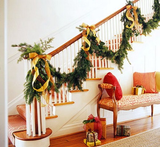 71 Awesome Christmas Stairs Decoration Ideas - 16 - Pelfind