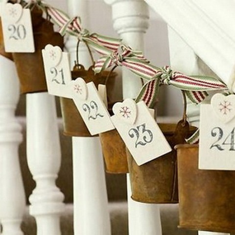 71 Awesome Christmas Stairs Decoration Ideas | DigsDigs