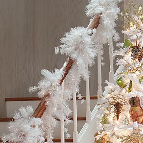 71 Awesome Christmas Stairs Decoration Ideas - 26 - Pelfind