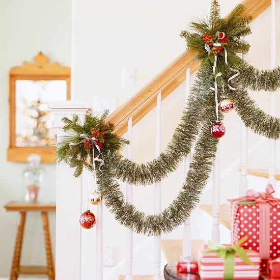 100 awesome christmas stairs decoration ideas digsdigs 100 awesome christmas stairs decoration ideas digsdigs