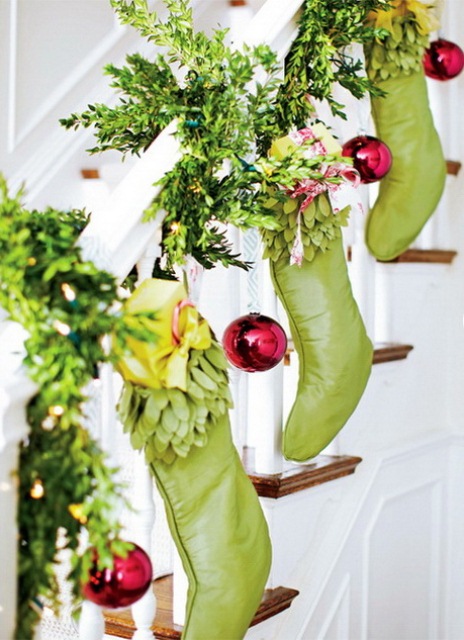 71 Awesome Christmas Stairs Decoration Ideas | DigsDigs