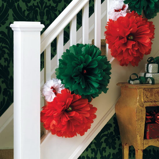 71 Awesome Christmas Stairs Decoration Ideas - 33 - Pelfind