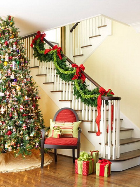 71 Awesome Christmas Stairs Decoration Ideas | DigsDigs