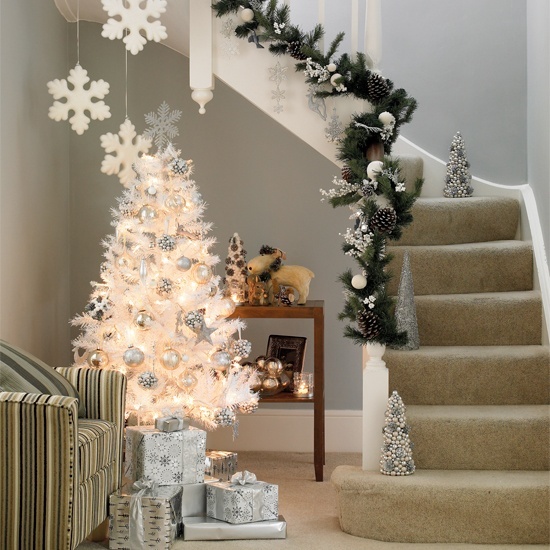10 idee natalizie per arredare le scale di casa Addobbare scala interna per natale