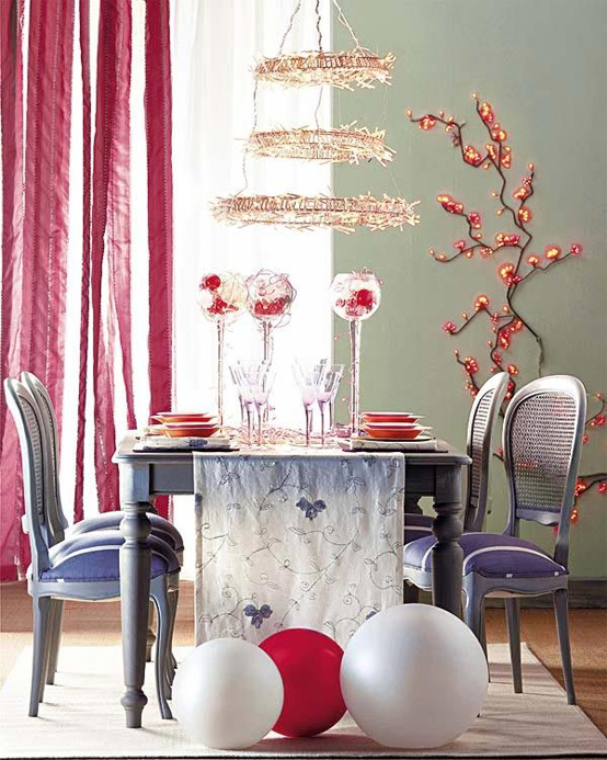 25 Christmas Table Decorating Ideas | DigsDigs