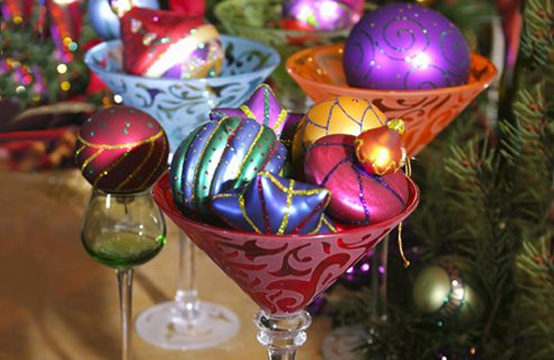 25 Christmas Table Decorating Ideas | DigsDigs