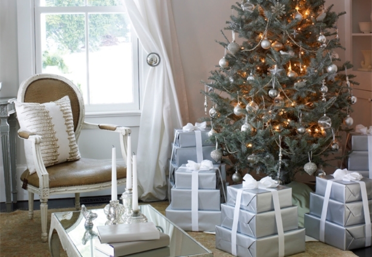 30 Traditional And Unusual Christmas Tree Décor Ideas | DigsDigs