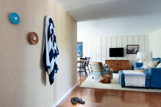 Colorful Beach Retreat With Mid Century Acessories Colorful Beach Retreat With Mid Century Acessories