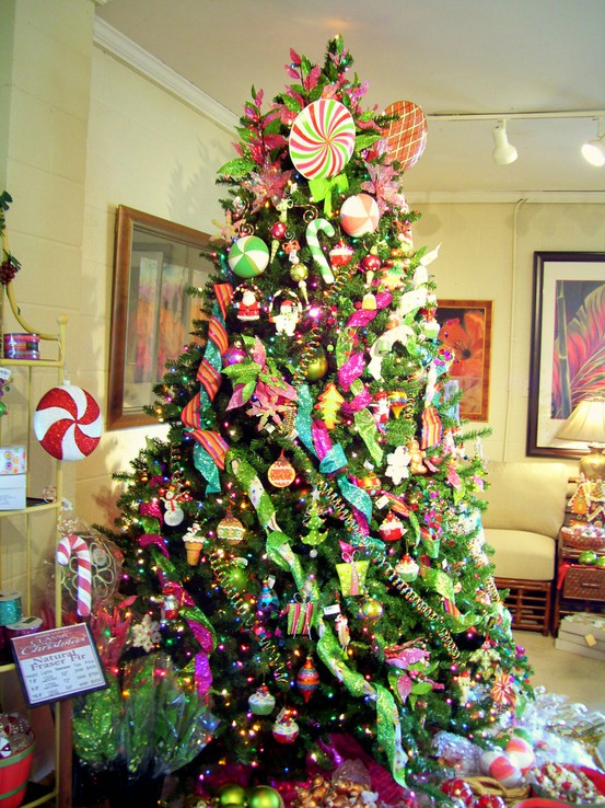 54 Colorful Christmas Inspiring Decor Ideas - 20 - Pelfind