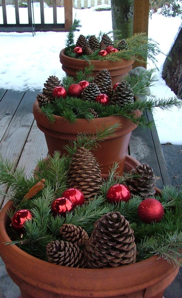 40 Comfy Rustic Outdoor Christmas Décor Ideas | DigsDigs