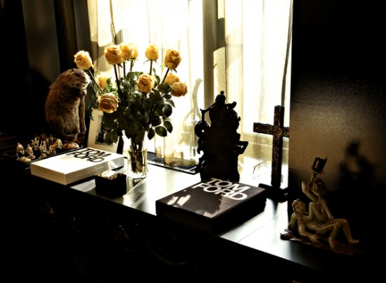 Completely Black Apartment Design