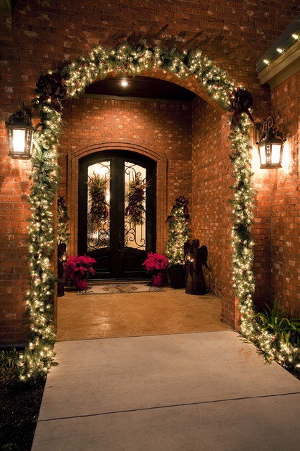 38 Cool Christmas Porch Décor Ideas | DigsDigs