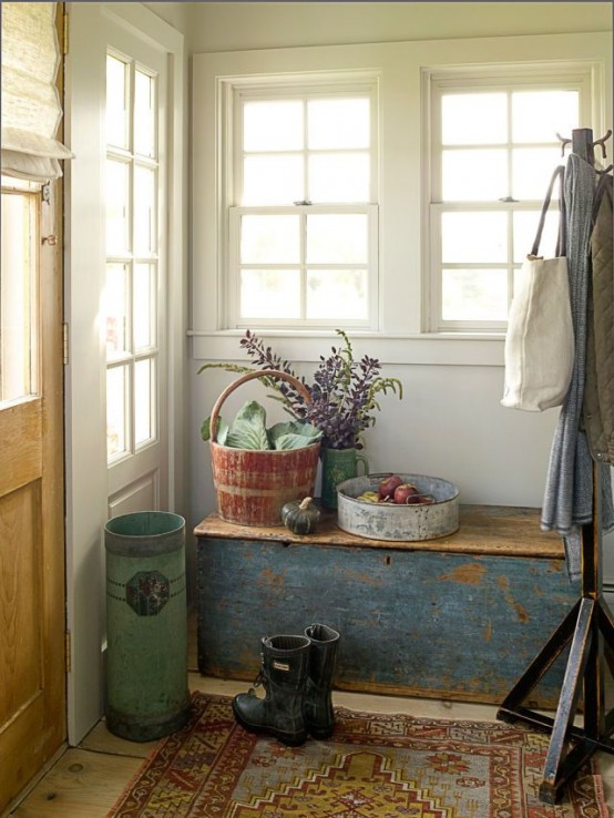 entryway farmhouse simple cozy decor entrance entry cottage décor hall way decorate kitchen country decorating rustic ways trunk antique bench