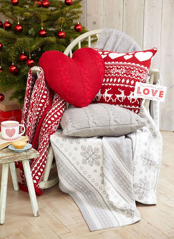 27 Cozy Red And Grey Christmas Décor Ideas  DigsDigs