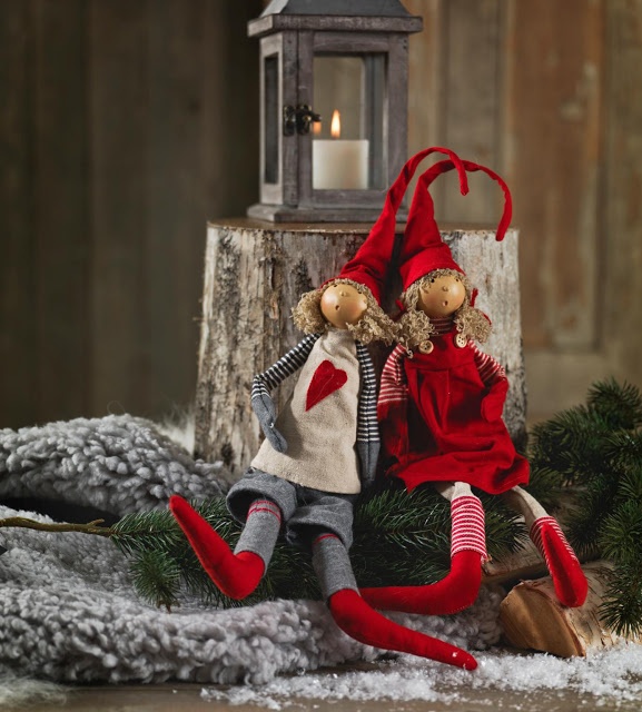 27 Cozy Red And Grey Christmas Décor Ideas DigsDigs