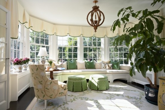 cozy sunroom with a bunch of planters 554x368 Chia sẻ bộ sưu tập 55 thiết kế nhà kính tuyệt đẹp