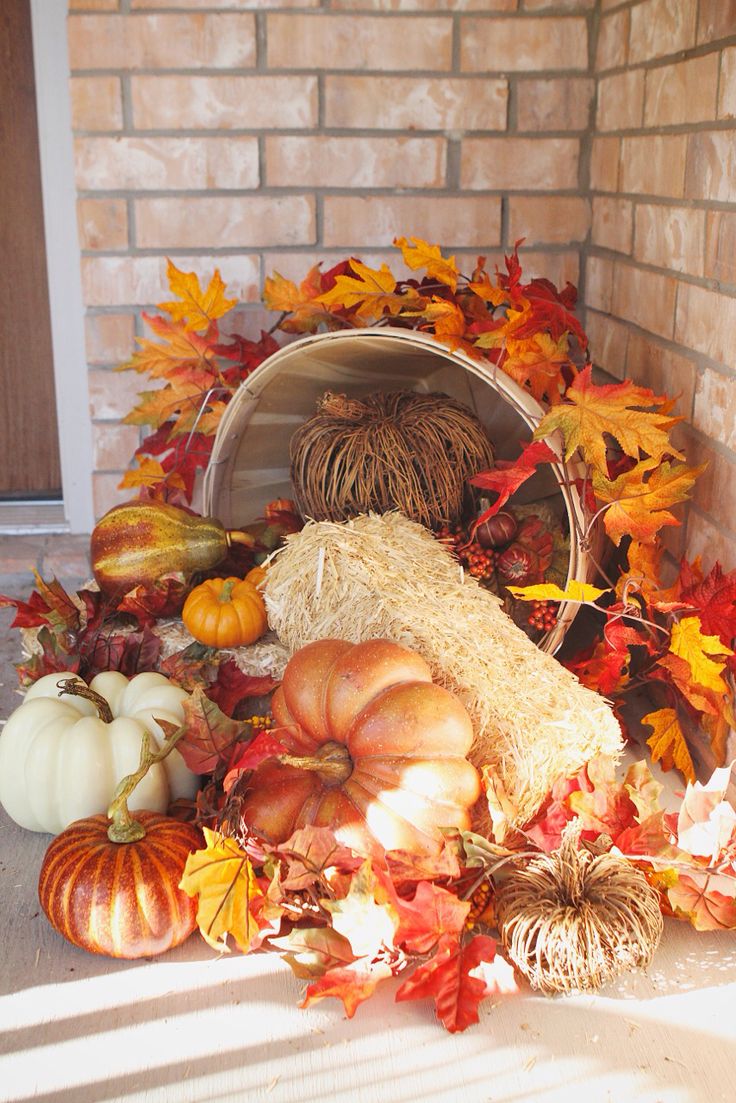 41 Cozy Thanksgiving Porch Décor Ideas | DigsDigs