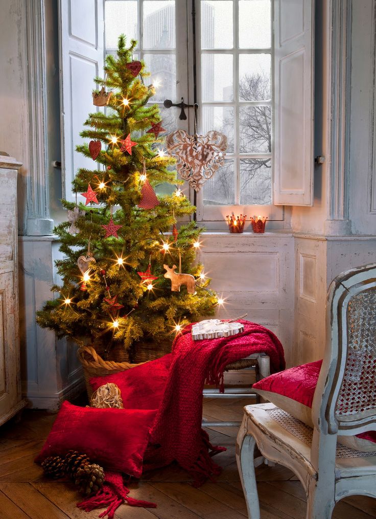 30 Creative Christmas Décor Ideas For Small Spaces | DigsDigs