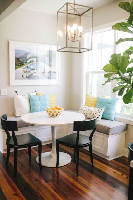 40 Cute And Cozy Breakfast Nook Décor Ideas - DigsDigs