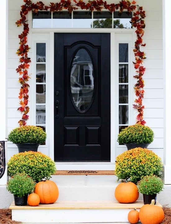 47 Cute And Inviting Fall Front Door Décor Ideas | DigsDigs