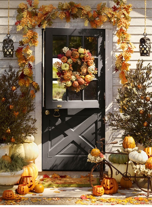 47 Cute And Inviting Fall Front Door Décor Ideas - 41 - Pelfind