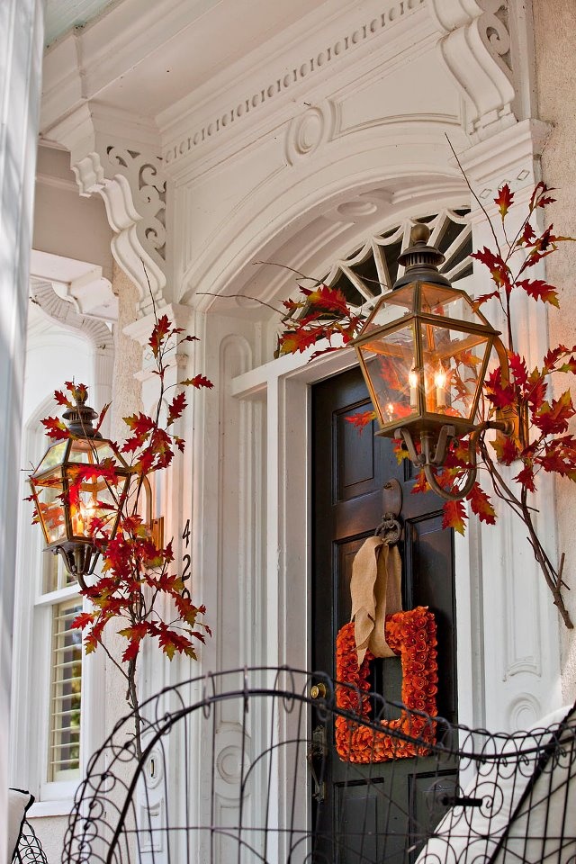 47 Cute And Inviting Fall Front Door Décor Ideas | DigsDigs