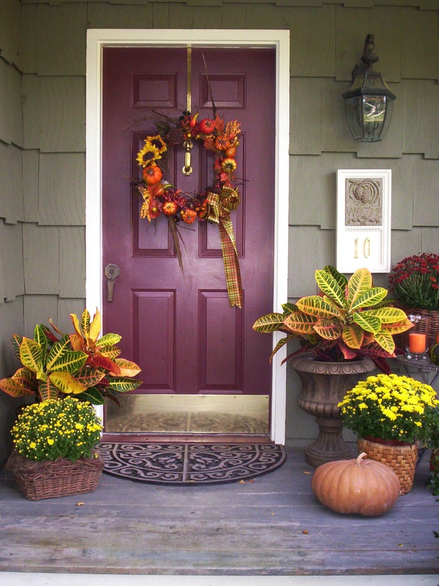 47 Cute And Inviting Fall Front Door Décor Ideas | DigsDigs