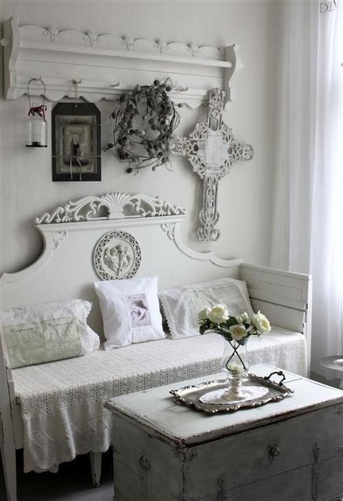 25 Cute And Sweet Shabby Chic Hallway Décor Ideas - DigsDigs