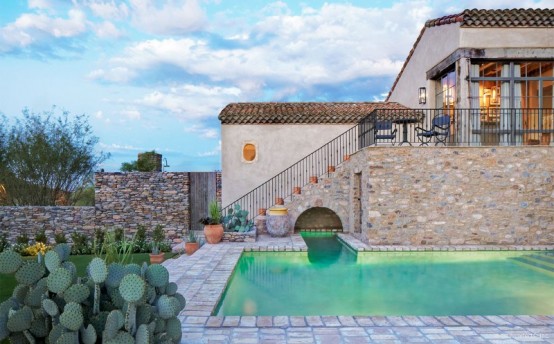 Desert Farmhouse With Warm Traditional And Rustic Interiors Desert Farmhouse With Warm Traditional And Rustic Interiors