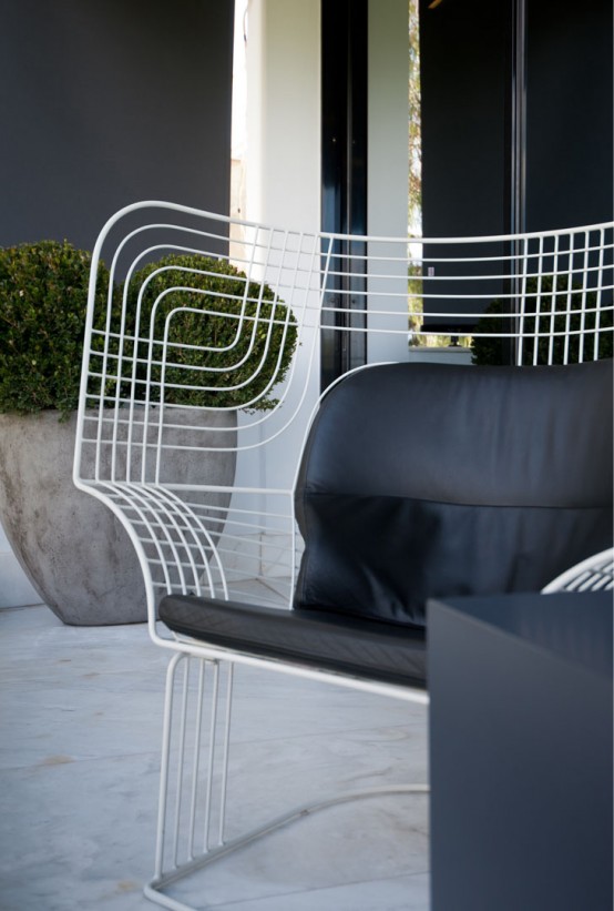 Dramatic And Luxurious Apartment In Dark Colors Dramatic And Luxurious Apartment In Dark Colors