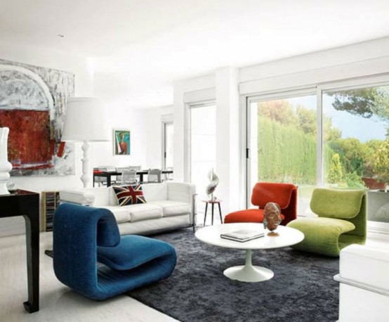 Dramatic Colorful Apartment With Vintage Pieces