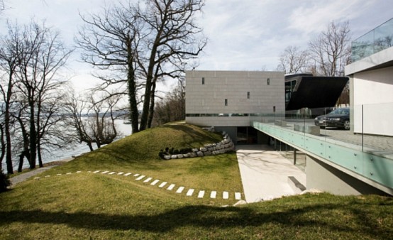 Dramatic House Complex In Minimalist Style