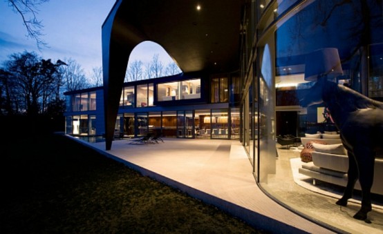 Dramatic House Complex In Minimalist Style