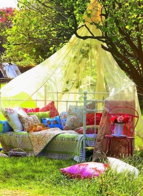 26 Dreamy Outdoor Bedroom Oasis Designs - DigsDigs