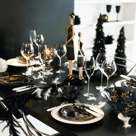 36 Super Elegant Black And Gold Christmas Décor Ideas - DigsDigs