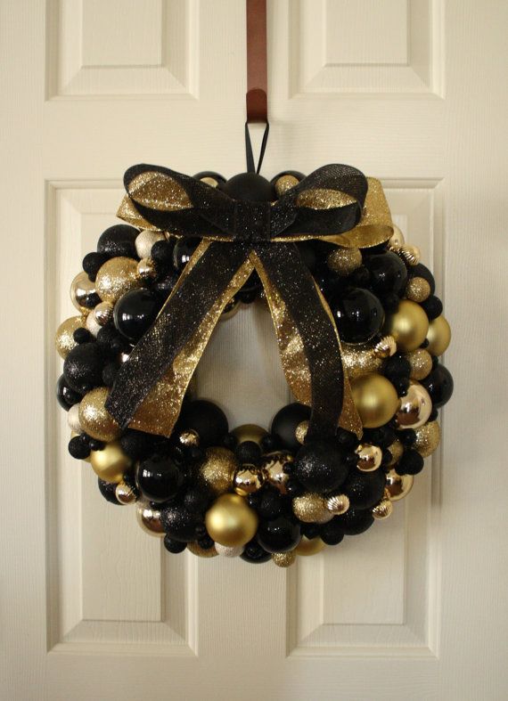 36 Super Elegant Black And Gold Christmas Décor Ideas  DigsDigs
