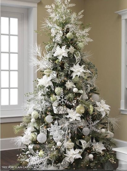 33 Exciting Silver And White Christmas Tree Decorations | DigsDigs