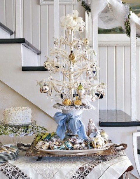 exciting-silver-and-white-christmas-tree-decorations-25.jpg