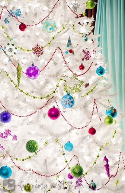 exciting-silver-and-white-christmas-tree-decorations-28.jpg