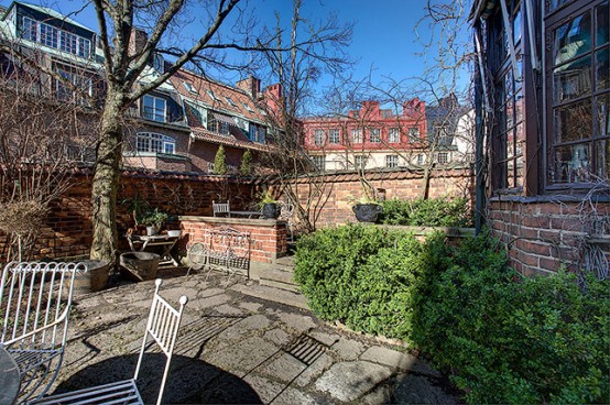 Extremly Large Townhouse