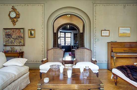 Extremly Large Townhouse