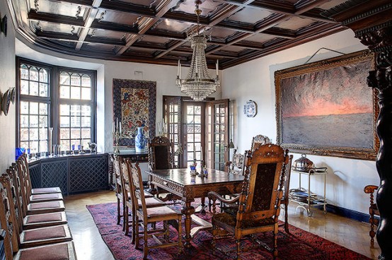 Extremly Large Townhouse