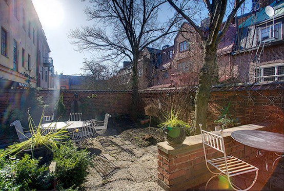 Extremly Large Townhouse