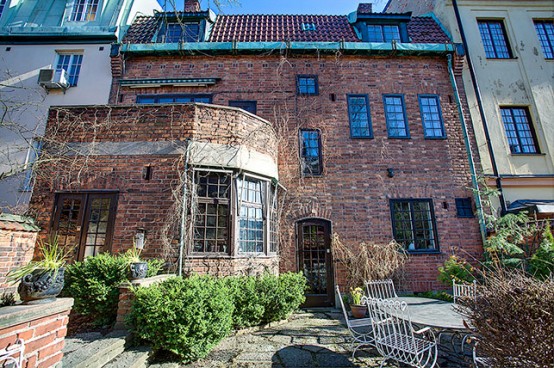 Extremly Large Townhouse