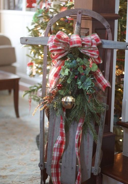 33 Creative And Fun Sleigh Décor Ideas For Christmas - DigsDigs