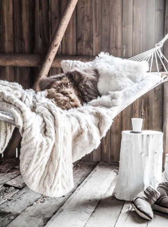 Fur home decor ideas for cold seasons 9 554x745