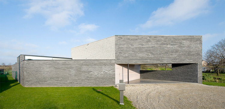 Gray Parallelogram Shaped House House Kempeneers By Klaarchitectuur 