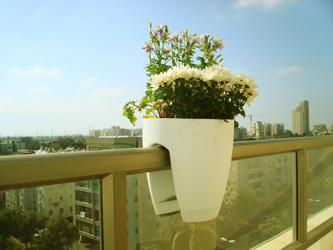 balcony planters,balcony pots,contemporary planters,contemporary pots,cool planters,greenbo,modern planters,modern pots,planter pots,planters,pots