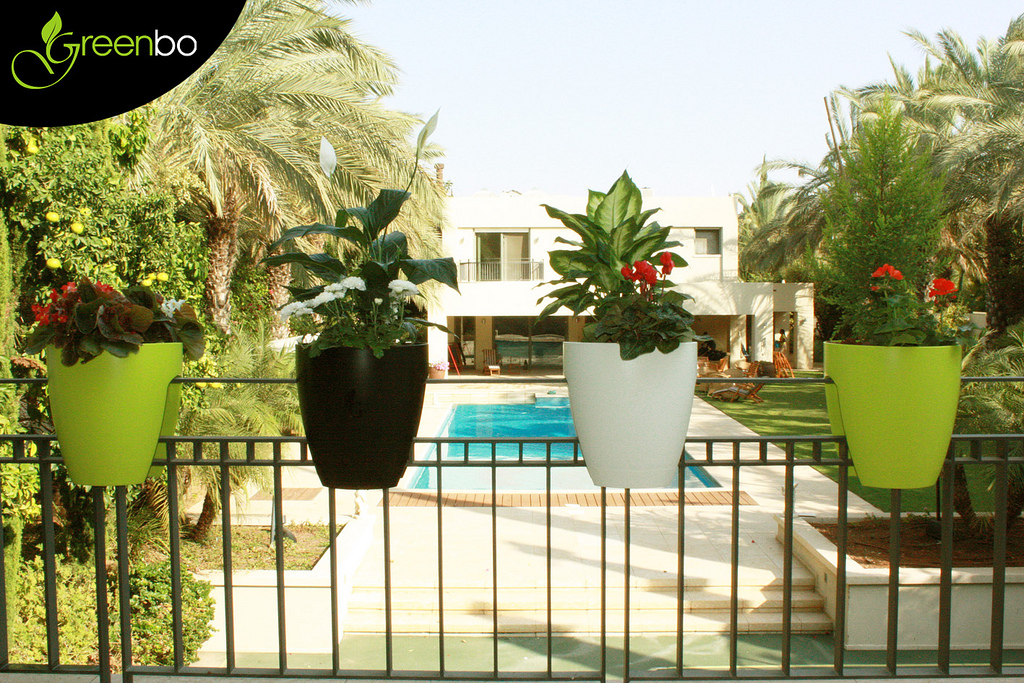 Simple Modern Balcony Planters with Simple Decor
