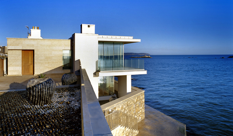 Modern House Bounded By The Sea by de Blacam and Meagher | DigsDigs